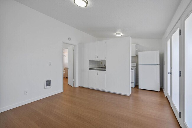 460-492 N Broadway St - 472