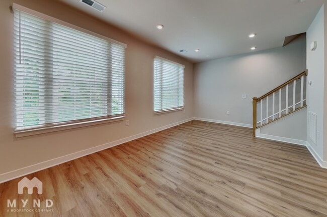 Photo - 137 Callowhill Ln