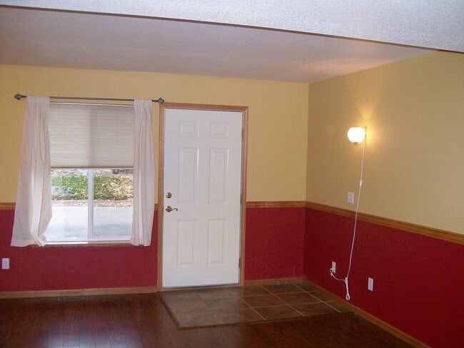 Photo - 2900 Ross Dr