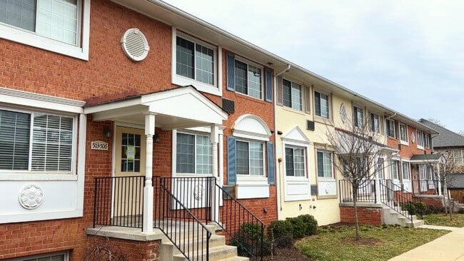 Building Photo - 610 Main St