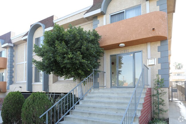 Lido Apartments - 12602 Venice Blvd