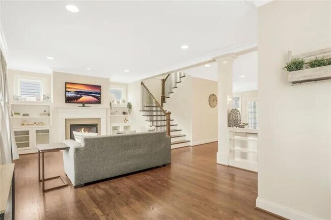 Photo - Spacious 3bd/2.5ba Home w/ Fenced Backyard in Great Location!
