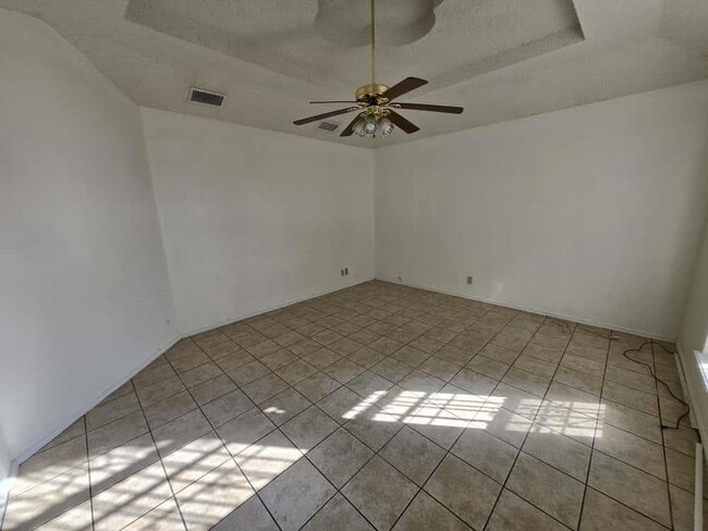 Photo - 802 Noel Ln