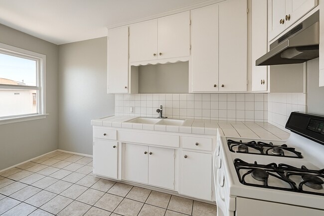 Building Photo - 4039 E 55th St Unit A Rental