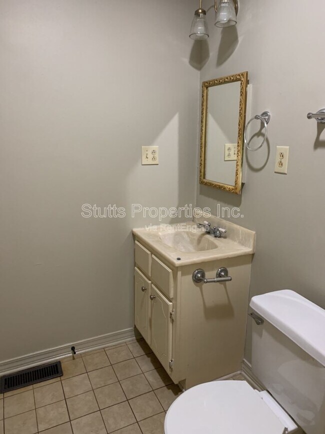 Photo - 14 Winston Square