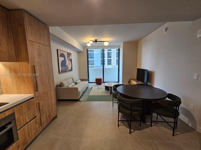 Photo - 11 NE 6th St Unidad 211