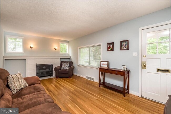 Building Photo - 5106 25th Pl N