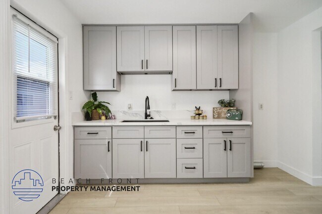 Photo - 5776 Rostrata Avenue
