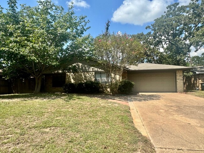 Photo - 1004 Crestwood Dr