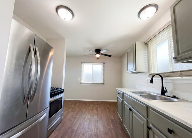 Photo - 7912 Pine St