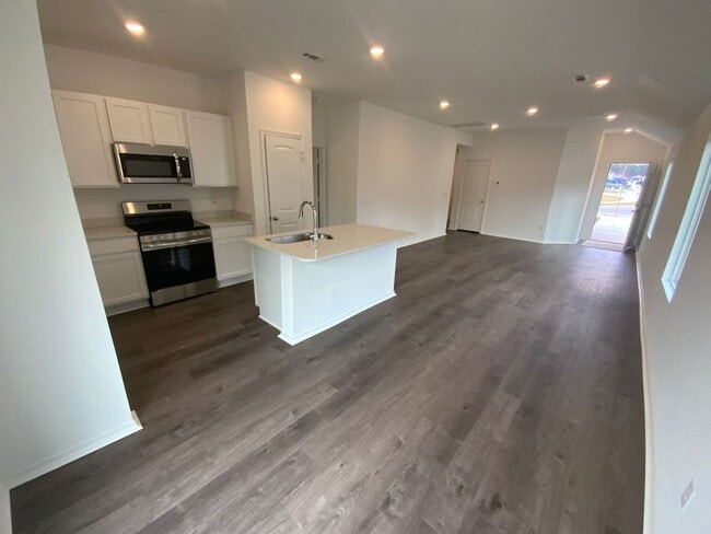 Photo - 8101 Donna Dr