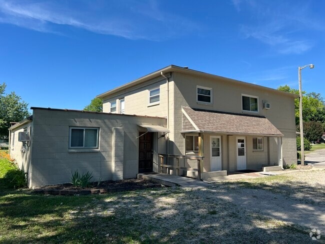 Building Photo - 3713 S Maple Ln Unit 1 Rental