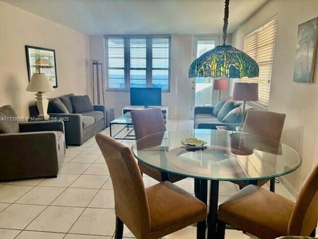 Photo - 100 Lincoln Rd Apartment Unit 100 Lincoln Rd  821