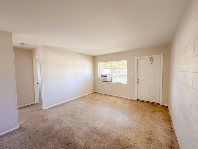 Building Photo - 2506 Ave F