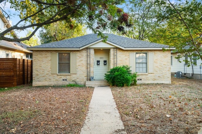 Building Photo - Rosedale Charmer - Wood Floors  - 1 BD / 1BA - W/D - Patio - Covered Parking - $1500