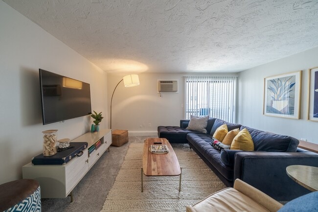 Sala de estar moderna y espaciosa en Rosemont Square Apartments en Randolph, MA 02368 - Rosemont Square