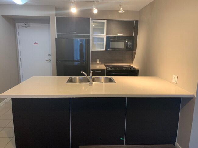 1702-13688 100 Avenue Includes