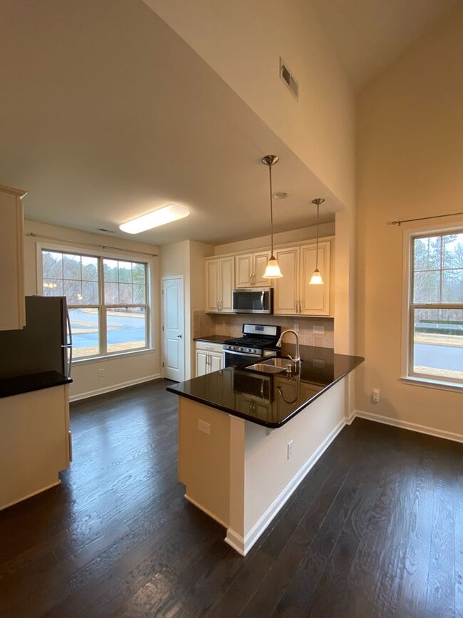 Photo - Beautiful 3 bed, 2.5 bath end unit townhome close to Duke!