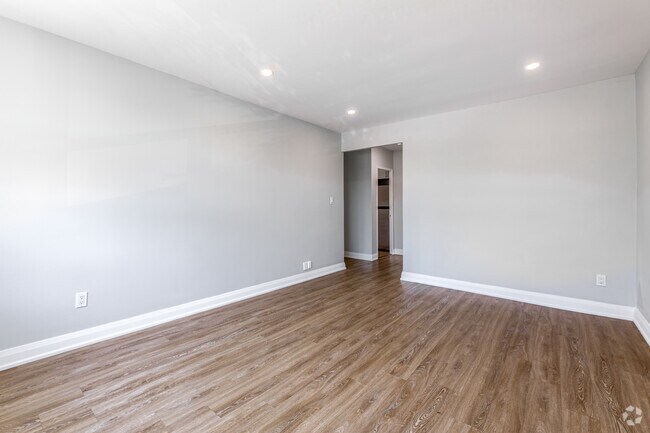 2BR, 1BA - 745SF - Living Room