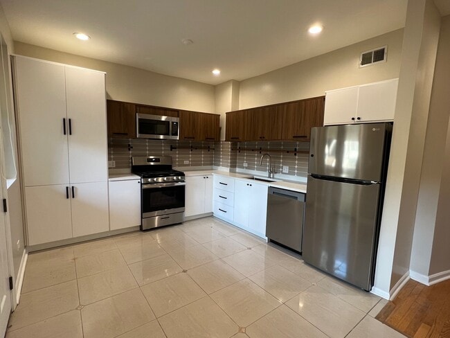 Building Photo - 1844 N Humboldt Blvd Unit 2
