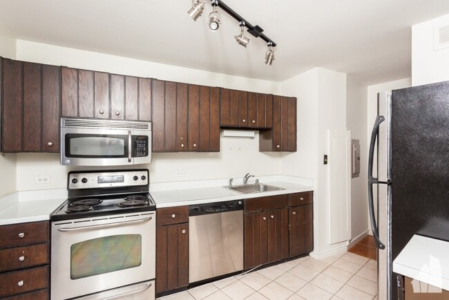 Photo - 3900 N Pine Grove Ave Unit 901