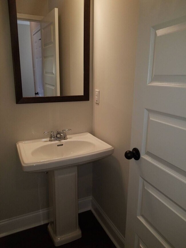 Photo - Single Family 3 Bedroom Townhome in Woodstock!