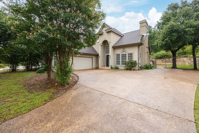 Photo - Spacious 3 Bed, 2.5 Bath in Prime Lakeway Location