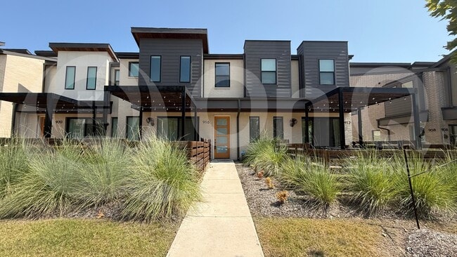 Building Photo - 916 Emerling Dr Rental