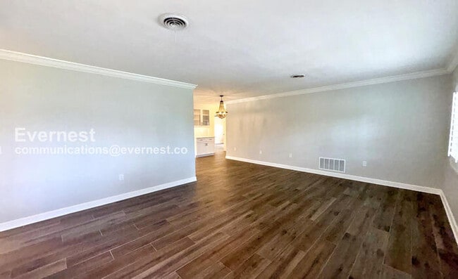 Photo - 111 Carlyle Dr