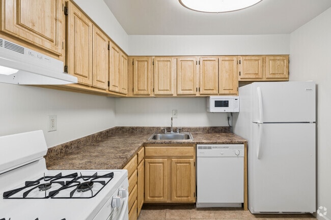 2BR, 1BA - 970SF - Kitchen