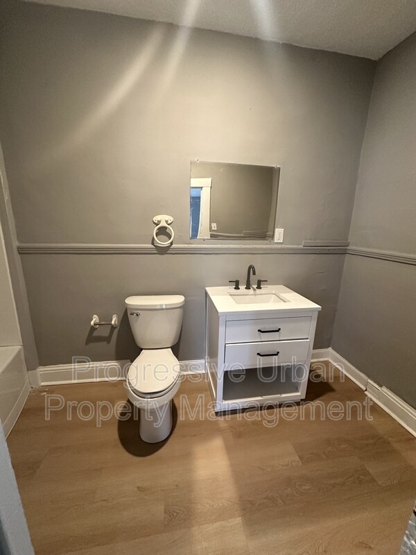 Photo - 4520 Bush Ave