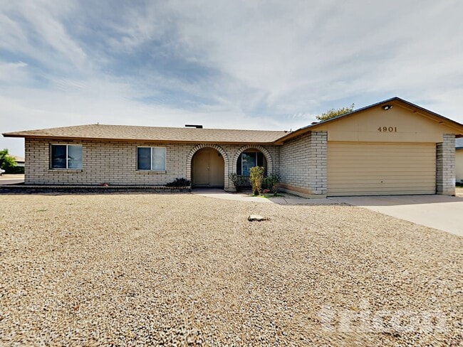 Building Photo - 4901 W Dahlia Dr