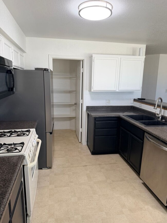 11290 E 24th Pl