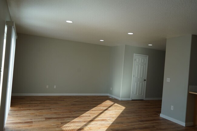 Photo - 10513 NE 63rd St