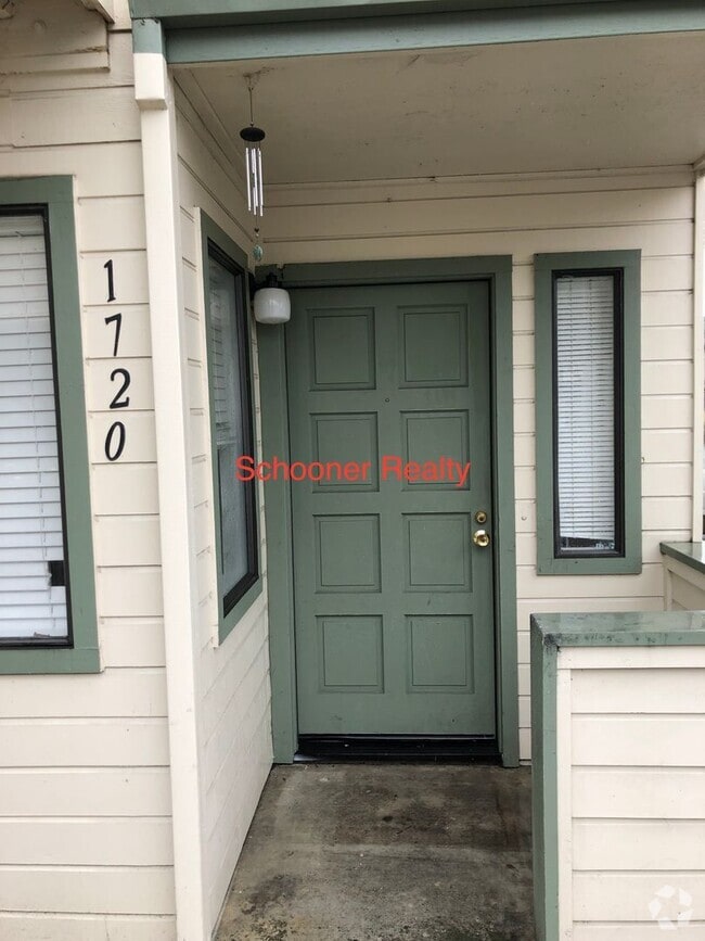 Building Photo - CHARMING 2-STORY TOWNHOUSE IN DESIRABLE SA...