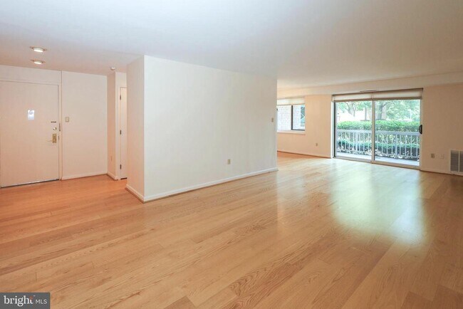 1637 Oakwood Dr Unit S-122