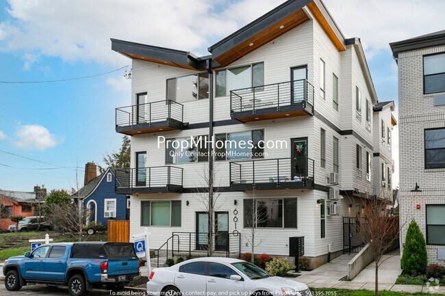 Building Photo - Modern Oasis with Stunning Views & Designe... Unit 9 Rental