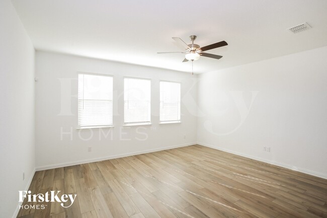 Photo - 901 High Noon Dr