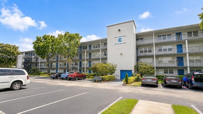 Building Photo - 301 SW 135th Ave Unit 317C