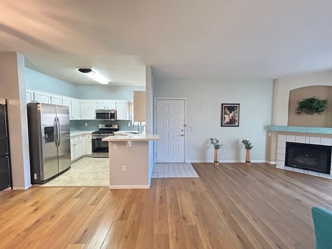 Photo - 3 bedroom 2 bathroom Summerlin condo!