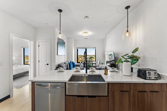 Photo - 600 Broadway Unidad 413