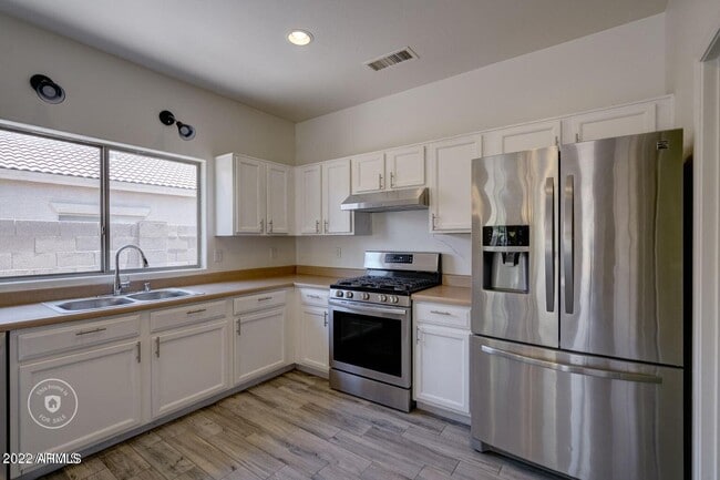 Photo - 16848 W Cottonwood St