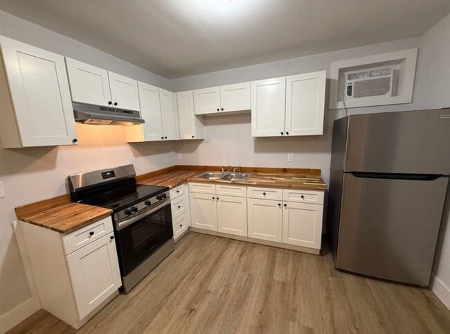 Photo - 404 Black Oak Dr