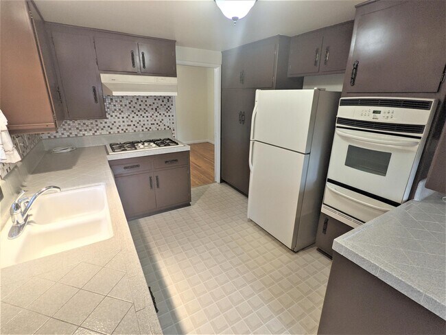 Photo - 1001 N Ave 67