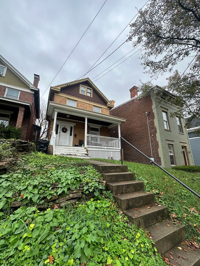 Photo - 5 Bedroom House Located In Clifton Near UC...