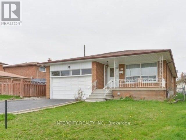 Photo - 167 Silverstone Dr