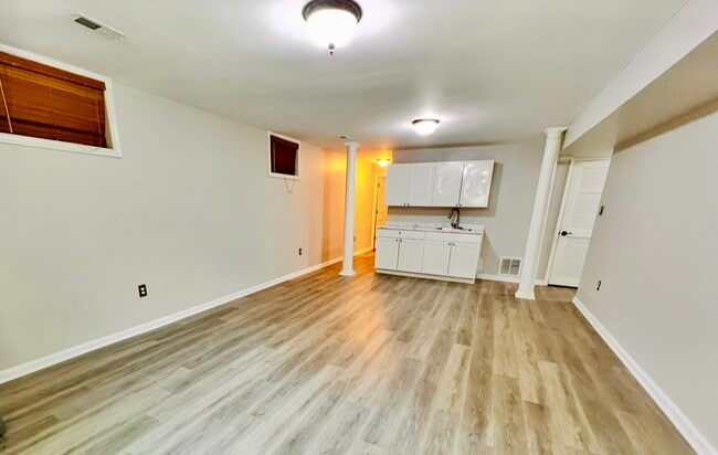 Photo - 9538 Clematis St