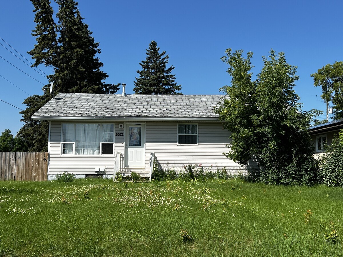 Photo - 5002-5048 48 St
