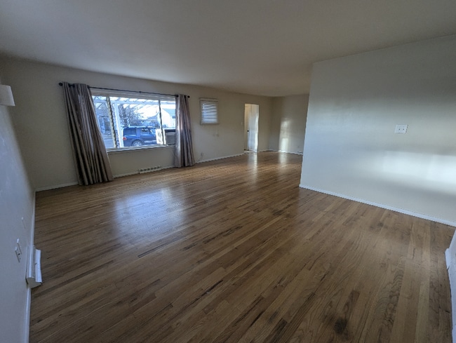 Photo - 20 Loch Lomond Ln