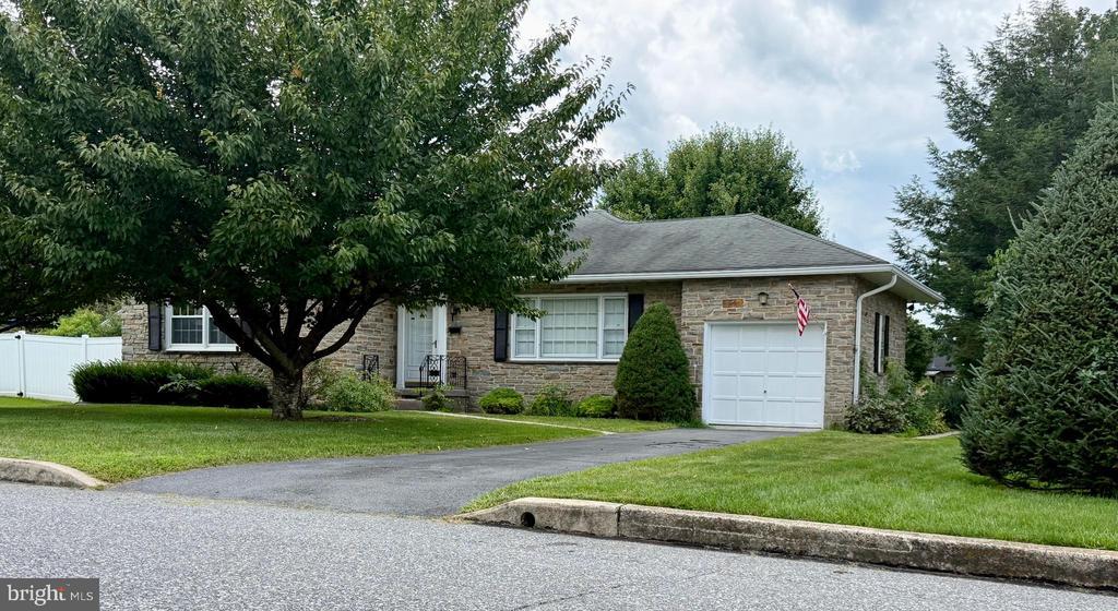 Photo - 175 Orchard Cir